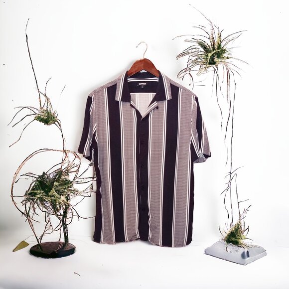 Express ★ Men's Rayon Short Sleeve Button-Up ★ Innsbruck Striped Geo Print - Picture 5 of 5